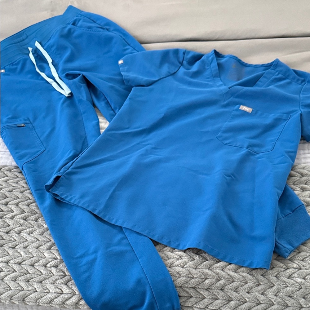 Women’s Figs Scrub Set